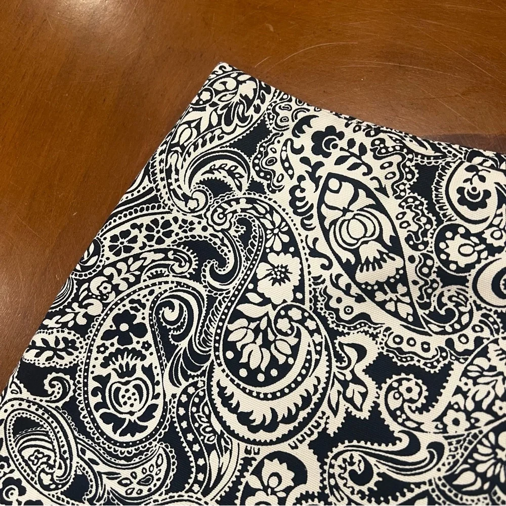 NEW $70 Talbots Women’s Navy/White Paisley Print Mini Skirt Size 8 Stretch - Picture 4 of 14